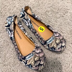 Lucky Brand Women's Floral Flats